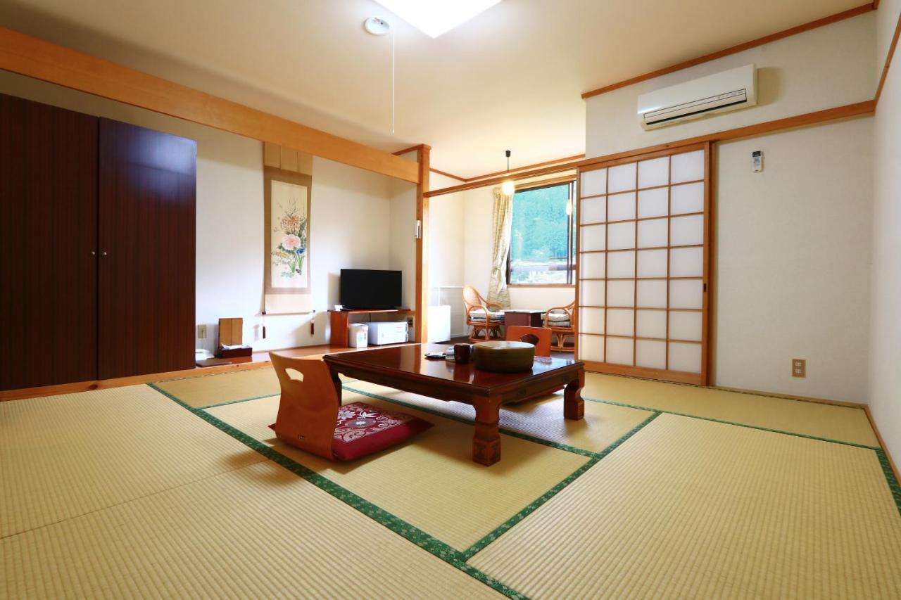 Kazuraya Hotel Miyoshi  Buitenkant foto