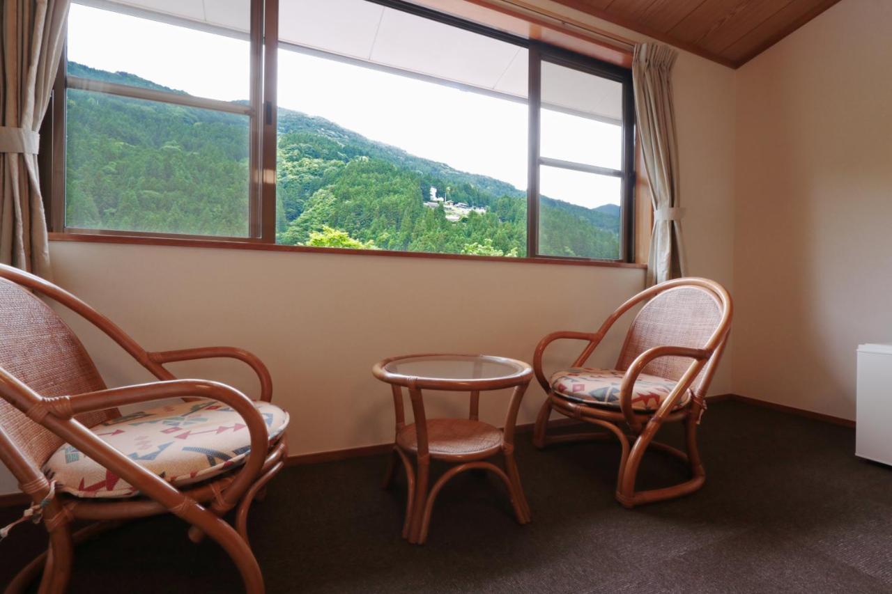 Kazuraya Hotel Miyoshi  Buitenkant foto
