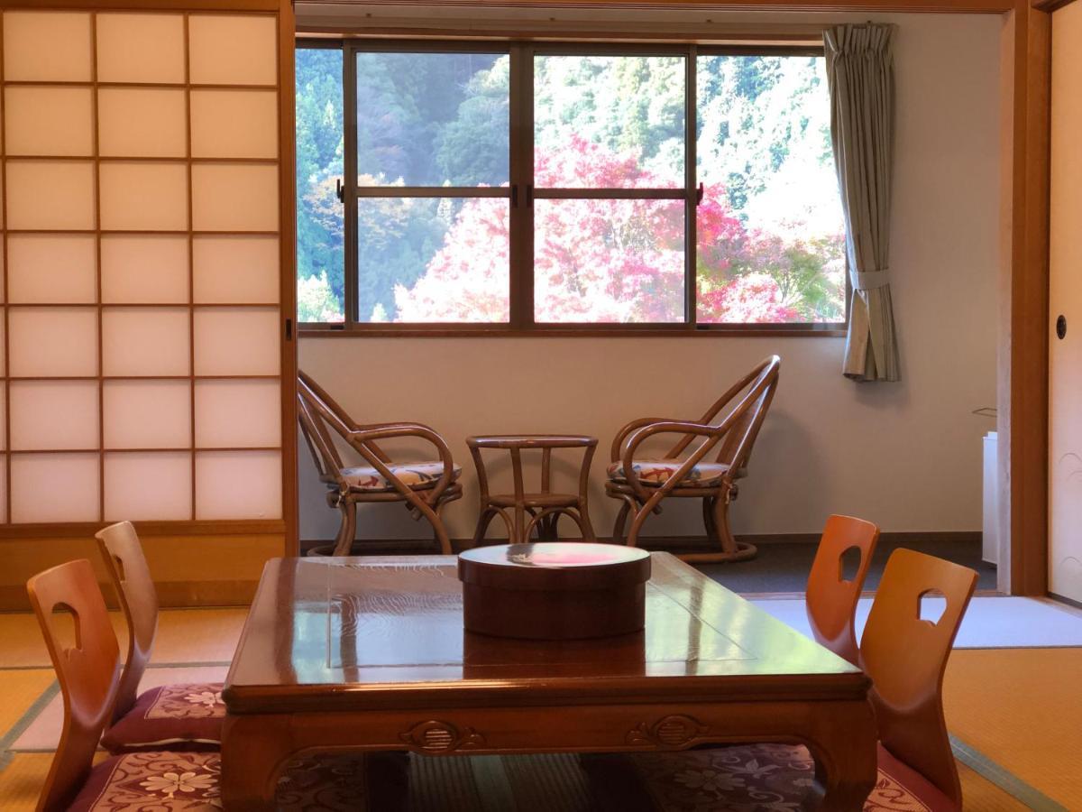 Kazuraya Hotel Miyoshi  Buitenkant foto