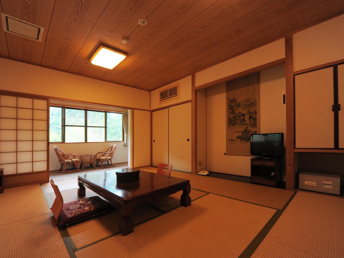 Kazuraya Hotel Miyoshi  Buitenkant foto